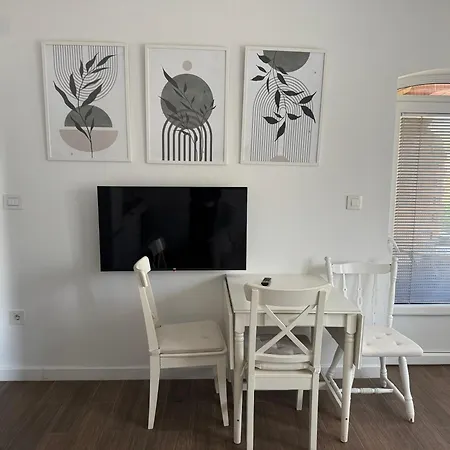 Moms House-2